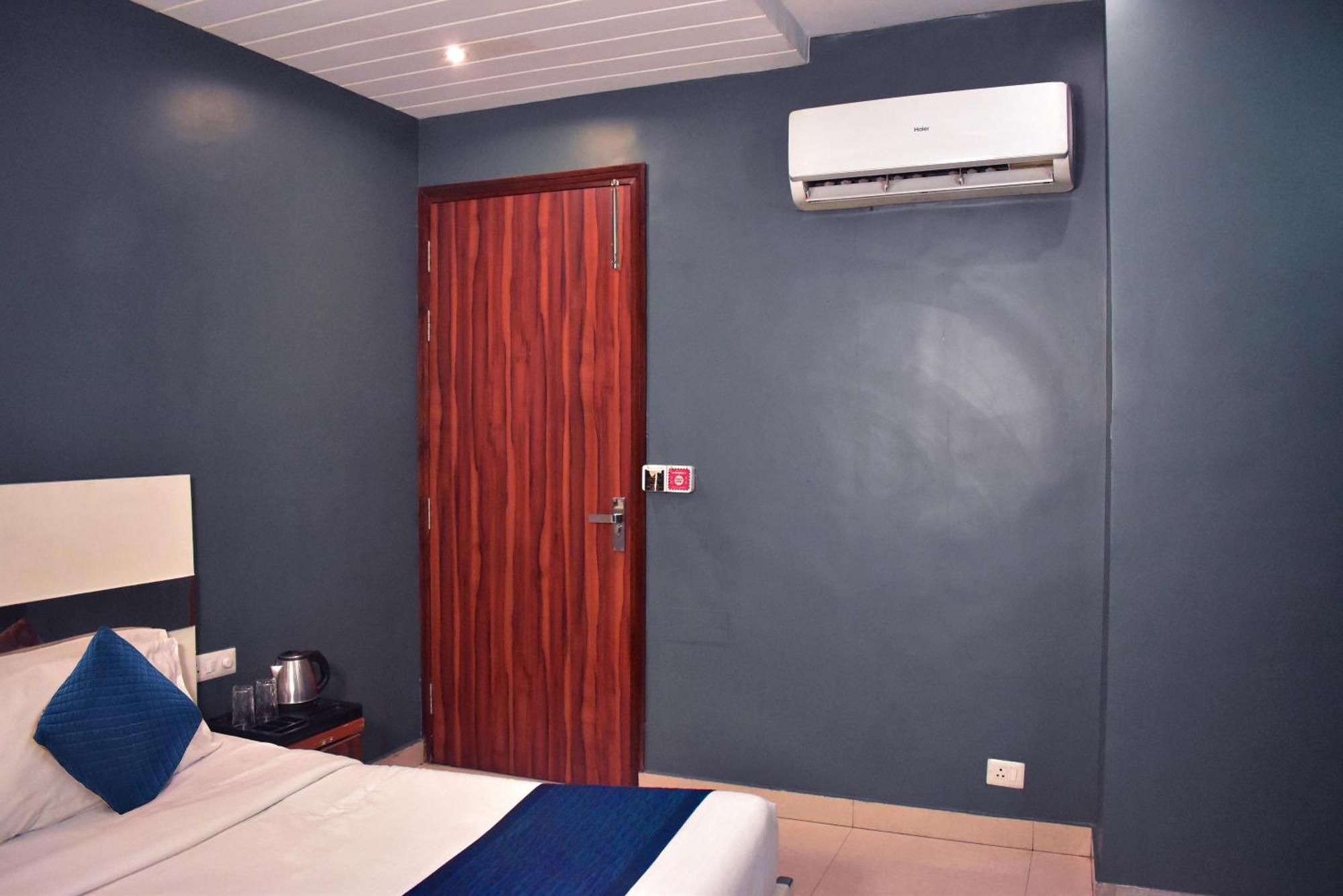 Qotel Hotel Church House Rohini Sector 15 Delhi  Exterior photo